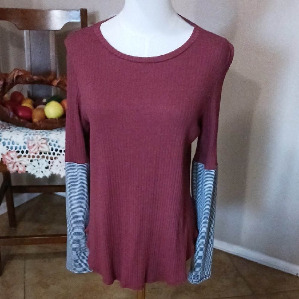 NWT-Buckle's BKE Brand- Burgundy Long Sleeve Top with Striped Sleeves